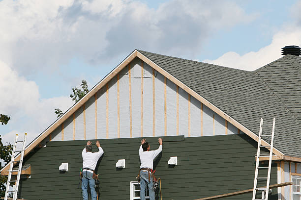 Professional Siding technician working in Middlefield, OH